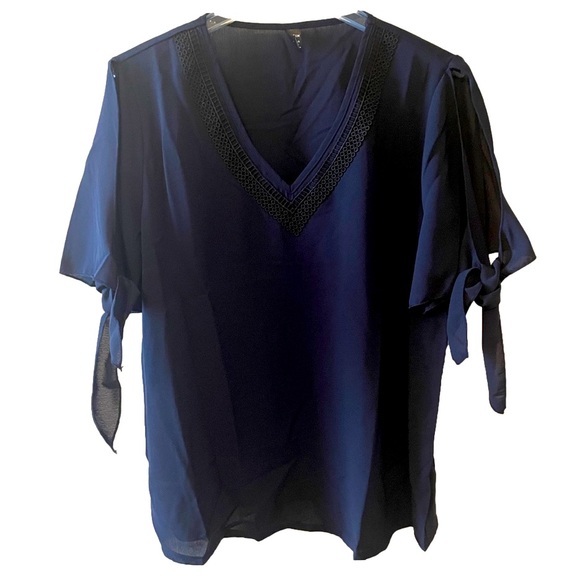 Tops - Women’s Cut-Out Sleeve Top
